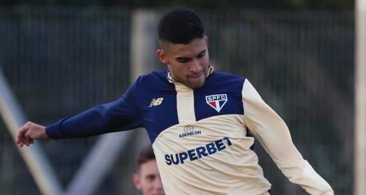 Elenco finalizou treinamento na Ciudad Deportiva LS, nas imediações de Montevidéu - Crédito: saopaulofc.net
