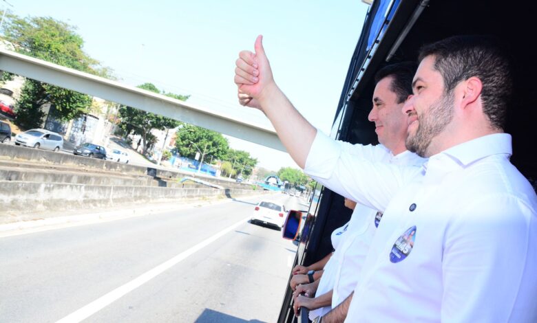 Gilvan ao lado de Paulo Serra visitou Vila Luzita, Jardim Santa Cristina, Jardim Santo André e Vila Pires em caminhão de som