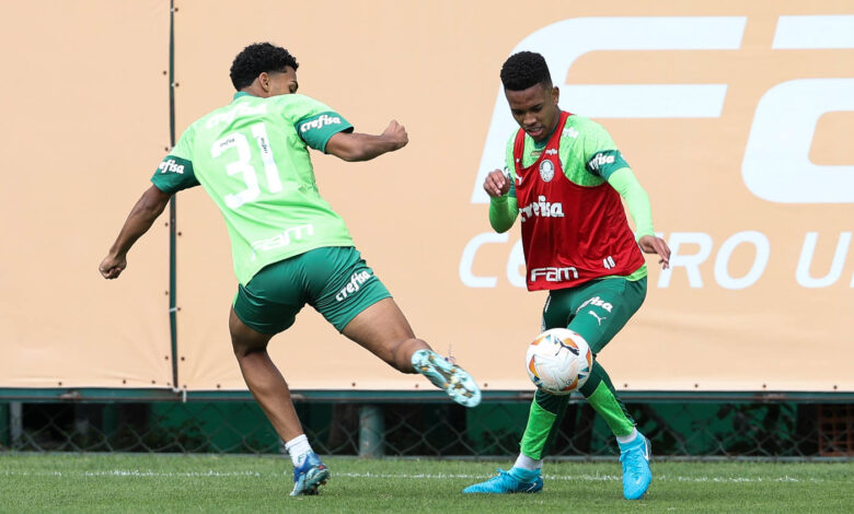 Luighi e Estêvão em treinamento na Academia de Futebol esta semana, os dois estão à disposição para o duelo de hoje (14) - Crédito: Cesar Greco/Palmeiras/by Canon