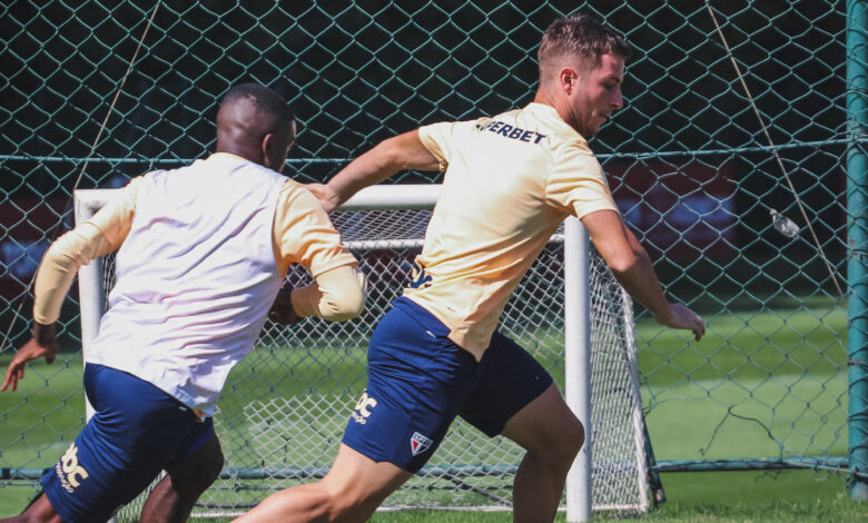 Elenco treino, mas Luciano está fora do duelo para cumprir suspensão pelo terceiro cartão amarelo - Crédito: Erico Leonan / saopaulofc.net