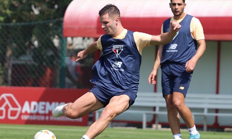 Elenco treinou ontem (21) e enfrenta o Nacional hoje (22), às 19h., no MorumBis - Crédito: Fellipe Lucena / saopaulofc