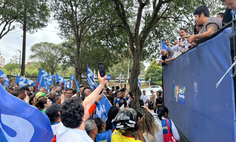 Alex Manente abriu o final de semana com ato no bairro Planalto e terá a última semana de campanha bem agitada