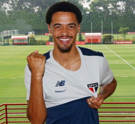 São Paulo traz dois reforços para a sequência da temporada, um deles é o lateral-esquerdo Jamal Lewis, do Newcastle - Crédito: Rubens Chiri / São Paulo FC