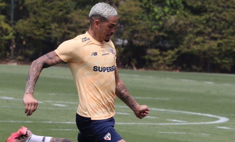 Luciano treina no CT da Barra Funda para enfrentar o Galo - Crédito: Fellipe Lucena / São Paulo FC