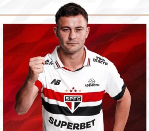 A outra contratação por empréstimo é do volante Santiago Longo - Crédito: Rubens Chiri / São Paulo FC