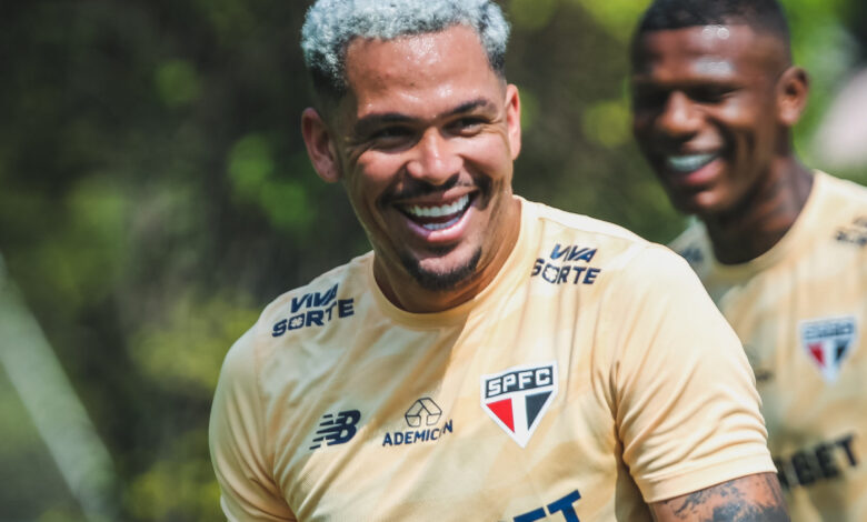 O clima no treinamento era de descontração e diversão para encarar o Glorioso hoje (25) - Crédito: Erico Leonan / saopaulofc.net