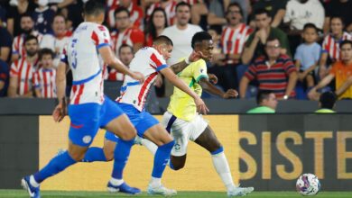 Vinícius Jr foi muito marcado pelos paraguaios e não conseguiu se desvencilhar para ajudar o Brasil a vencer - Créditos: Rafael Ribeiro / CBF