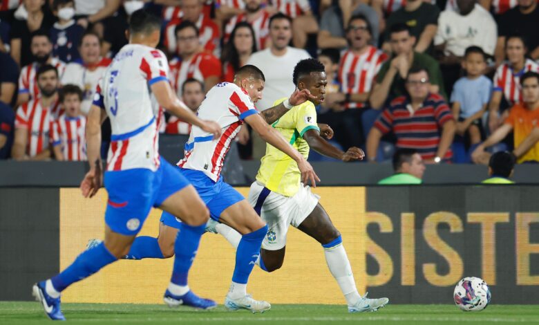 Vinícius Jr foi muito marcado pelos paraguaios e não conseguiu se desvencilhar para ajudar o Brasil a vencer - Créditos: Rafael Ribeiro / CBF