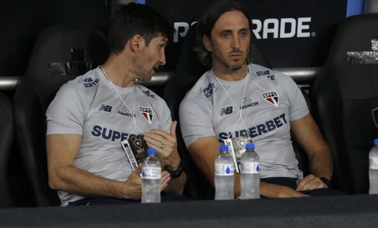 Técnico argentino, Luis Zubeldía, deve colocar time reserva contra o Colorado - Crédito: Rubens Chiri / São Paulo FC