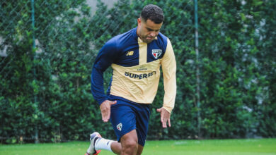 Meio-campista volta a treinar, porém, não está disponível para partidas oficiais - Crédito: Erico Leonan / saopaulofc.net