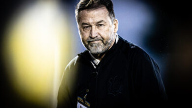 Além de não conviver em um ambiente tranquilo, Augusto Melo tem os problemas financeiros do clube - Crédito: Danilo Fernandes / Meu Timão