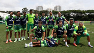 Flaco López, terceiro da esq. p/ dir. em pé, está na terceira posição com um gol a menos que Estêvão - Crédito: Cesar Greco/Palmeiras/by Canon