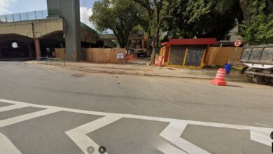 Imagem da rua Manoel Coelho, antes da interdição, porém, desde o dia 10, o trecho em obras e interditado tem início na Estação Rodoviária - Crédito: Reprodução Google Maps