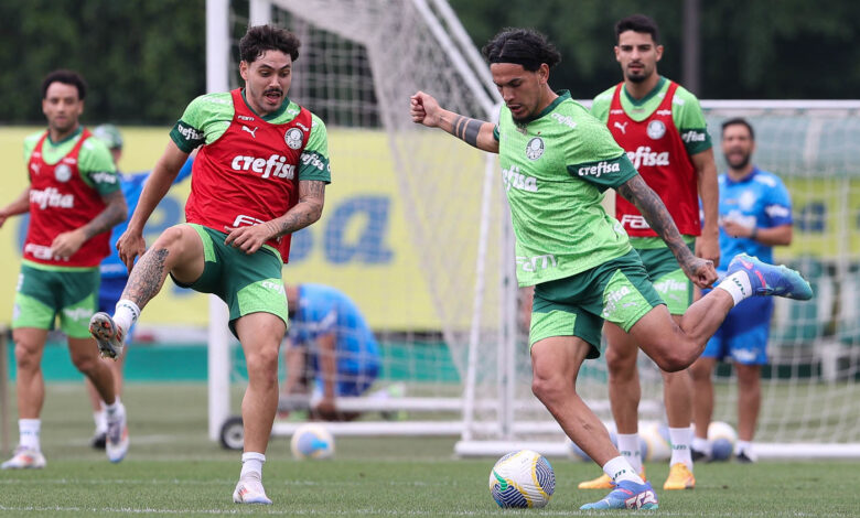 Mauricio e Gustavo Gómez no treino desta quinta-feira (03) se preparando para encarar o Toro Loko - Crédito: Cesar Greco/Palmeiras/by Canon