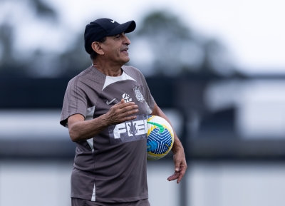 Técnico argentino tem dois duelos decisivos em quatro dias, um para sair do Z4 e outro para seguir à final da Copa do Brasil - Crédito: Rodrigo Coca/Agência Corinthians