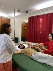 Nos bastidores só ficam sabendo os atores e a preparadora de elenco, Vera Barbosa, RodrigoDourado e Rachel Golassi