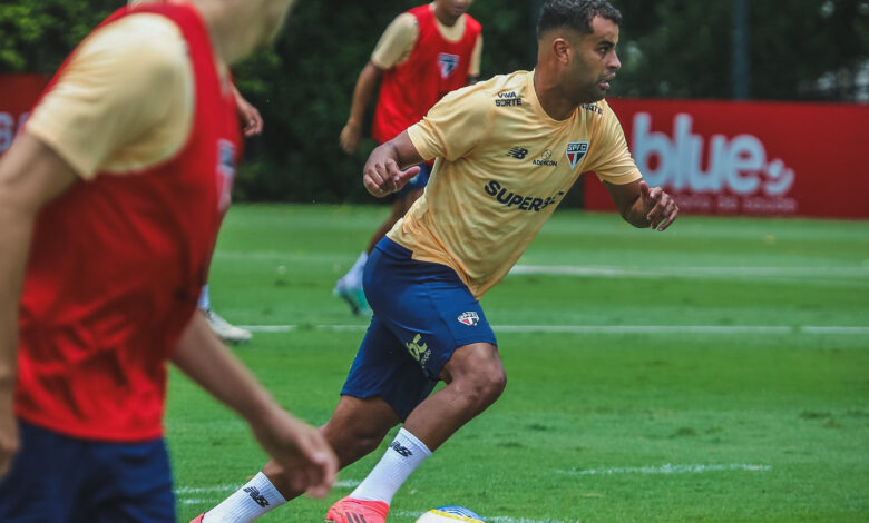 Alisson treina com elenco e deve ter espaço no time titular de Luis Zubeldía - Crédito: Erico Leonan / saopaulofc.net