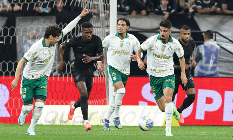 Elenco palmeirense se manteve no ataque por toda a partida, mas não conseguiu converter a ofensividade em gols - Crédito: Cesar Greco/Palmeiras/by Canon)