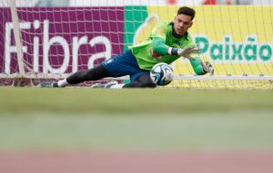 Goleiro Ederson foi o titular na partida em que o Brasil empatou com a Venezuela quinta-feira (14) - Créditos: Rafael Ribeiro / CBF