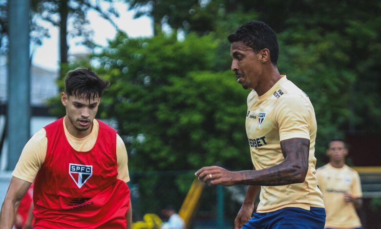 Elenco terá mais dois treinos ainda antes de embarcar para Porto Alegre na tarde deste sábado (30) - Crédito: Erico Leonan / saopaulofc.net