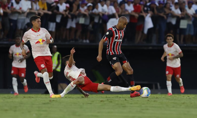 Lucas, além de fazer o gol, foi um dos melhores em campo, mas não conseguiu dar a vitória ao Tricolor - Crédito: Rubens Chiri/Saopaulofc.net