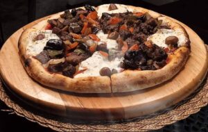 Noite da Pizza terá desconto de 10% em todos os sabores, além das variadas opções de bebidas