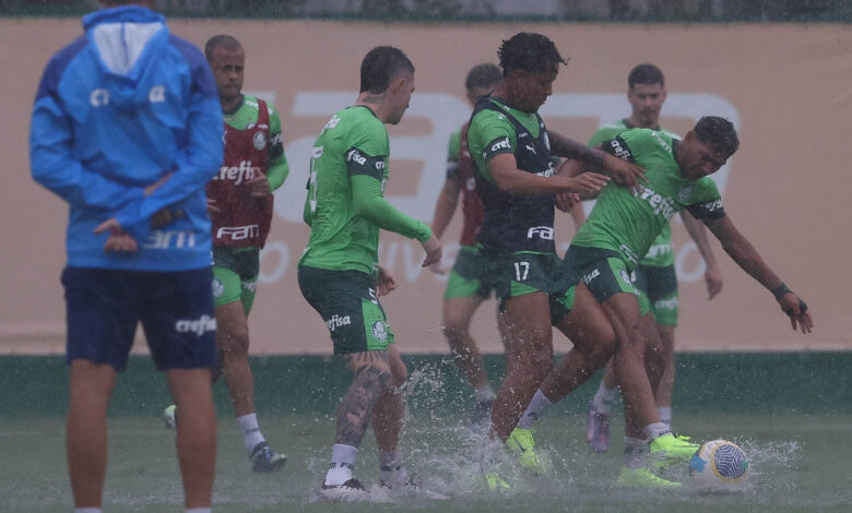 Debaixo de muita chuva, elenco treina e Abel pode entrar com novidades contra o Grêmio - Crédito: Cesar Greco/Palmeiras/by Canon