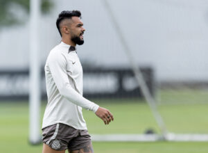 O elenco corintiano ainda tem mais um treino na tarde deste sábado (23) antes do duelo com o Vasco neste domingo (24) - Crédito: Rodrigo Coca/Agência Corinthians