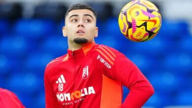 Andreas Pereira durante o aquecimento antes do jogo entre Chelsea e Fulham - Crédito: Divulgação /Fulham