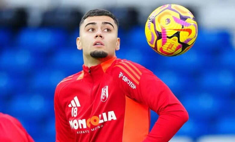 Andreas Pereira durante o aquecimento antes do jogo entre Chelsea e Fulham - Crédito: Divulgação /Fulham
