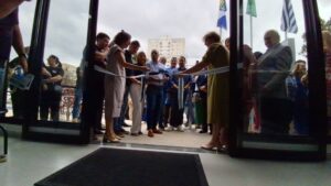 Em ato simbólico, autoridades e familiares do Dr. Adib D. Jatene fizeram o desenlace da fita de inauguração