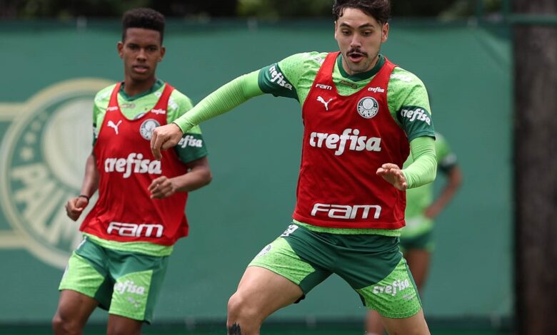 Estêvão e Mauricio durante treinamento na Academia de Futebol se preparam para pegar o Cruzeiro - Crédito: Cesar Greco/Palmeiras/by Canon