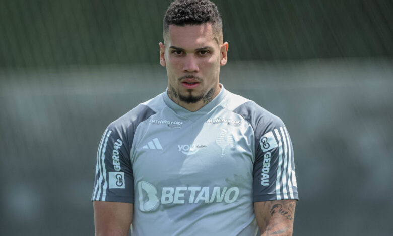 Paulinho entra na mira, mas Galo e Verdão preferem manter a cautela por não haver documento assinado ainda - Crédito: Pedro Souza/Galo