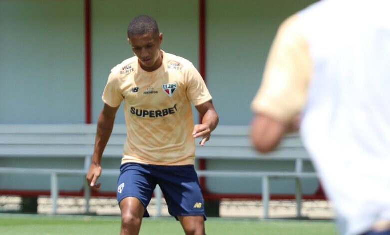 Elenco tem mais um treino neste sábado (07) antes de embarcar para o Rio de Janeiro - Crédito: Erico Leonan / saopaulofc.net