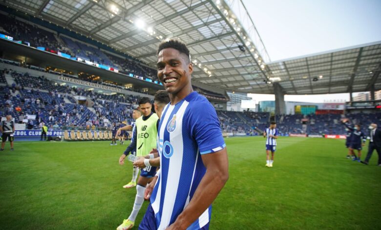 Wendell, lateral-esquerdo do Porto, é uma das apostas do Corinthians para reforçar a equipe para 2025
