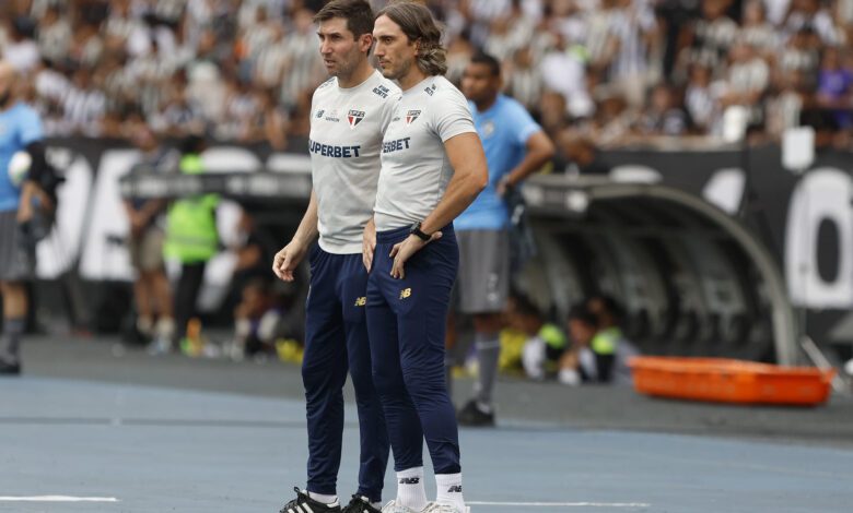 Luis Zubeldía e comissão cumprem primeira temporada à frente de um time brasileiro e projetam 2025 - Crédito: Rubens Chiri / saopaulofc