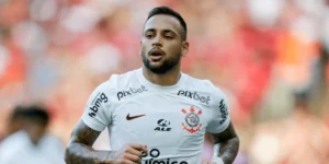 Na três temporadas que está no timão, Maycon sofre com lesões, mas permanecerá por mais um ano por empréstimo - Crédito: site eusoutimao