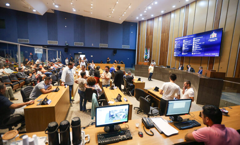 Em votação na Câmara, vereadores decidem de forma unânime o retorno do município ao Consórcio - Crédito: Gabriel Inamine/PMSBC